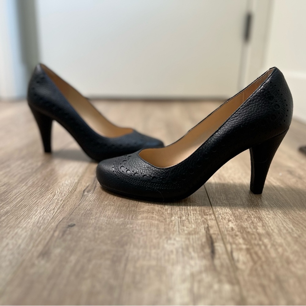 Clarks comfy black pumps!
